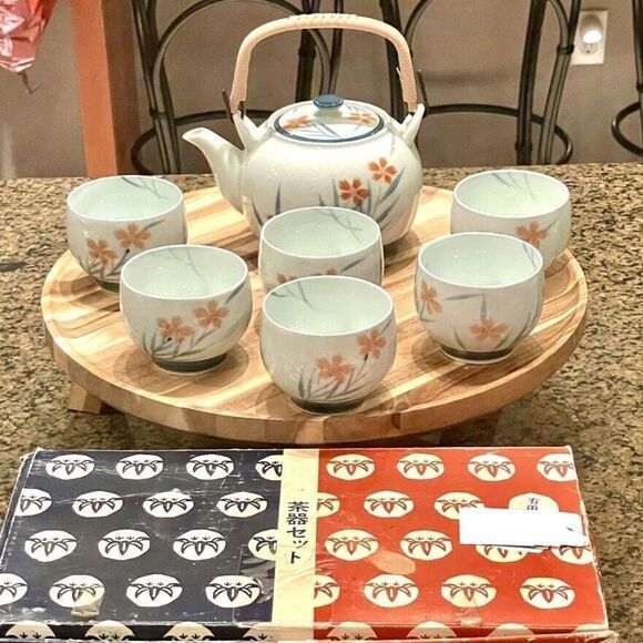 New In Box Japanese Arita Yaki Ware Porcelain Tea Set Floral Tea Pot & 6 Cups - Picture 1 of 12